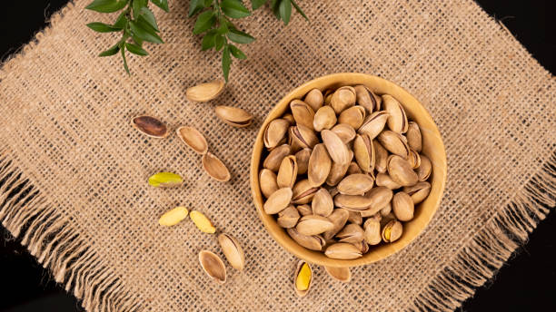 تصویر 5 از پسته احمد آقایی تازه برداشت امسال با طعم طبیعی و رنگ سبز