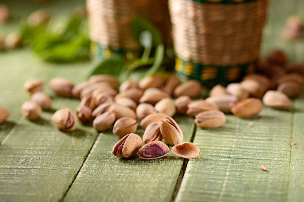 تصویر 1 از پسته احمد آقایی تازه برداشت امسال با طعم طبیعی و رنگ سبز