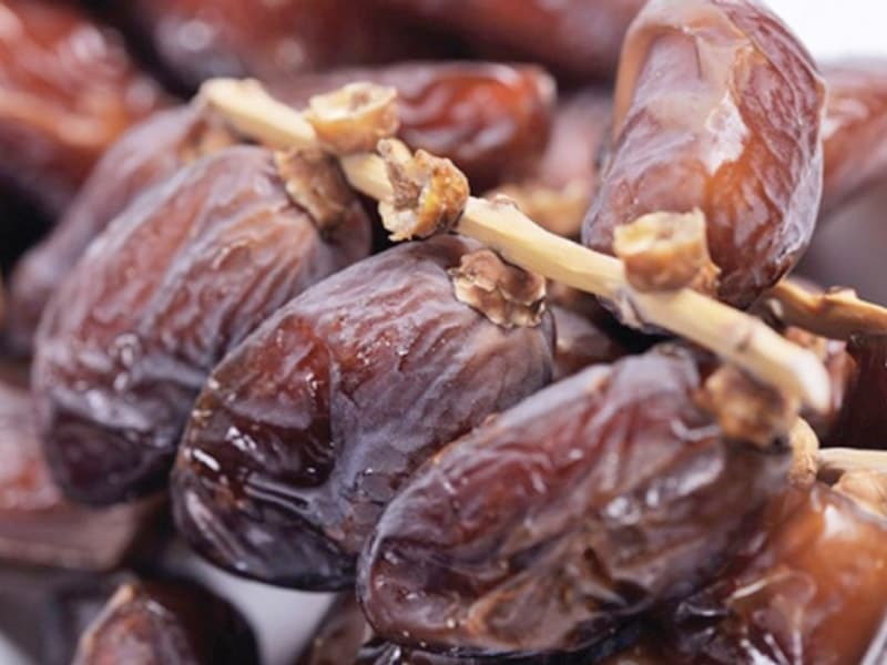 تصویر 1 از خرما مضافتی جهرم با روش برداشت سنتی