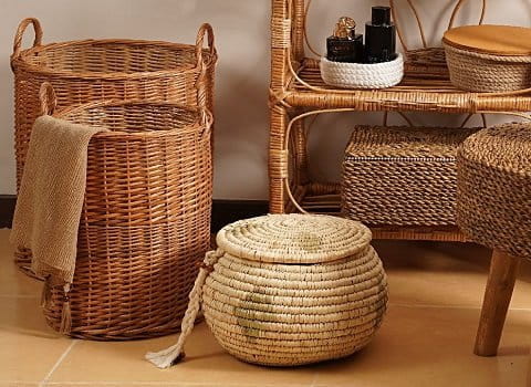 سبد لاندری حصیری استوانه ای با طراحی ساده و مدرن