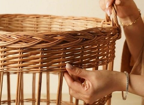 تصویر 3 از سبد لاندری حصیری استوانه ای با طراحی ساده و مدرن