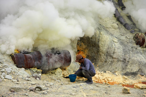 تصویر 1 از گوگرد اکسید خالص آزمایشگاهی با درجه خلوص نود و هشت درصد
