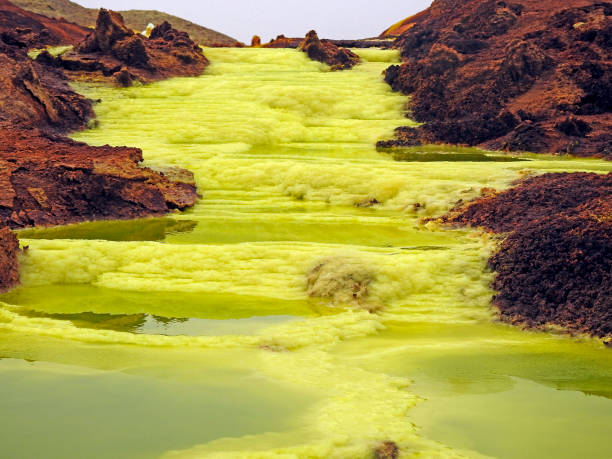 تصویر 2 از گوگرد جنوبگان خالص ذوب شده در دمای یکصد و پنجاه درجه سانتیگراد