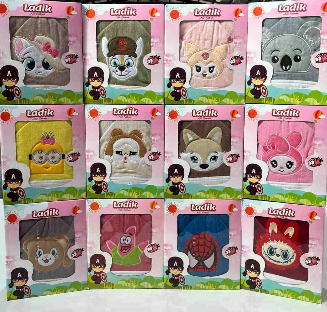 قیمت فروش عمده حوله تن پوش بچه گانه لادیک با طرح های عروسکی جذاب