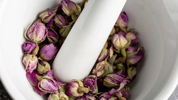 تصویر 4 از گل محمدی پودر شده با کیفیت طبیعی و عطر مطبوع برای آشپزی  و دمنوش ها