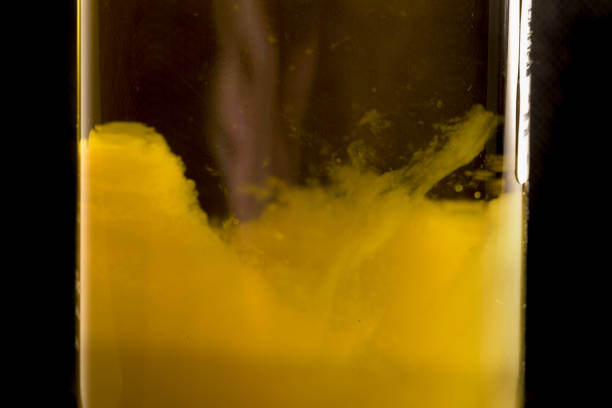 تصویر 2 از گوگرد ذوب شده با دمای یکصد و پنجاه درجه سانتیگراد