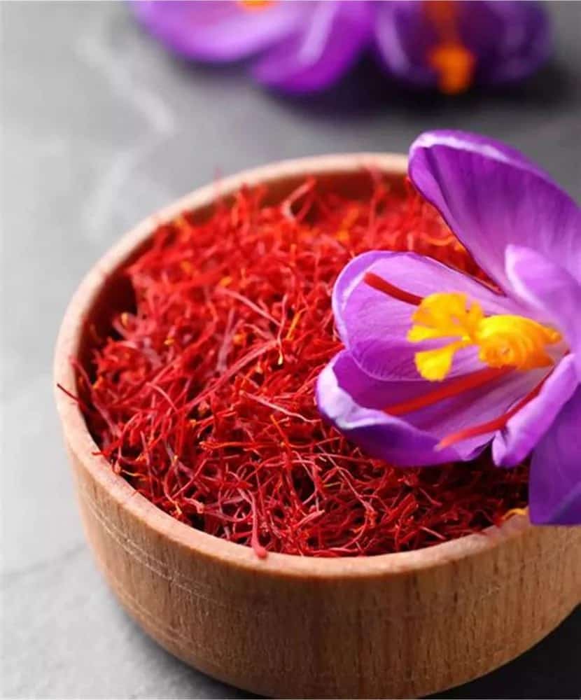 تصویر 3 از زعفران دستچین یک مثقالی با ابعاد هماهنگ و کنترل شده