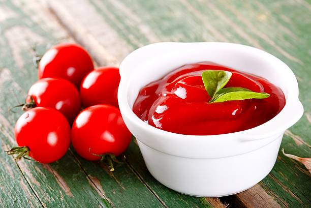 تصویر 4 از رب گوجه‌ فرنگی نجما مناسب فروشگاه‌ ها با بسته‌ بندی متنوع و جذاب