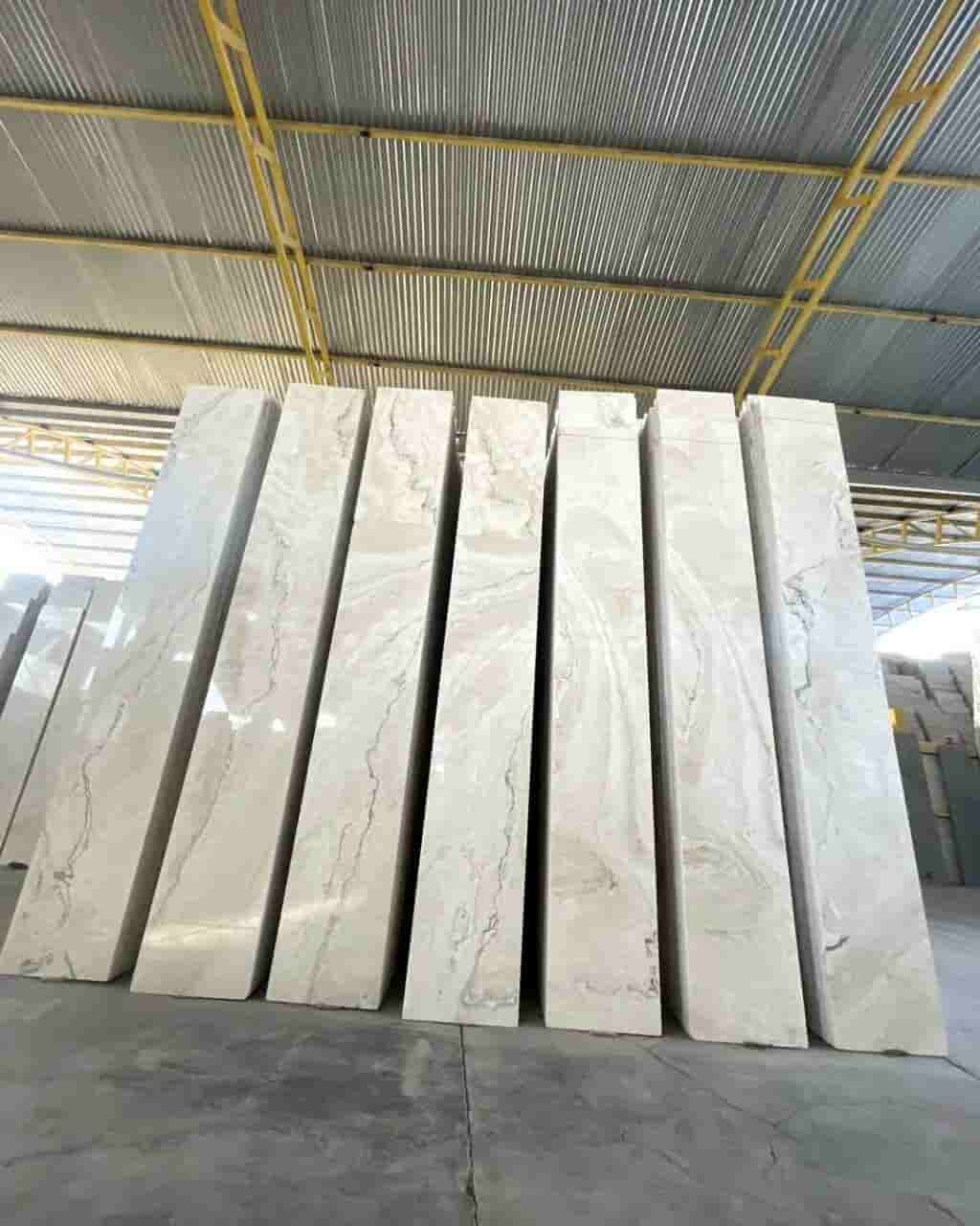 تصویر 3 از سنگ تراورتن عباس آباد با زمینه یکنواخت استخوانی