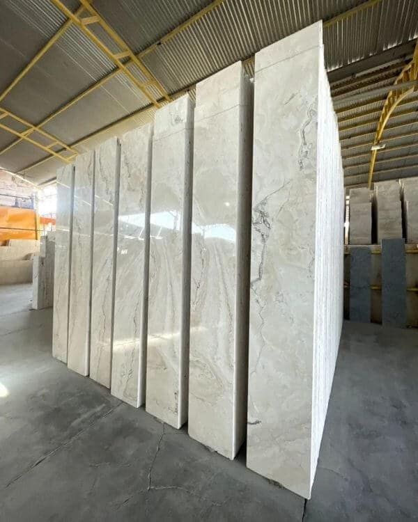 تصویر 4 از سنگ تراورتن عباس آباد با زمینه یکنواخت استخوانی