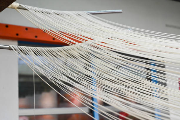 تصویر 5 از نخ ابریشم ضخیم چهار رشته ای مخصوص دوخت لباس های مجلسی