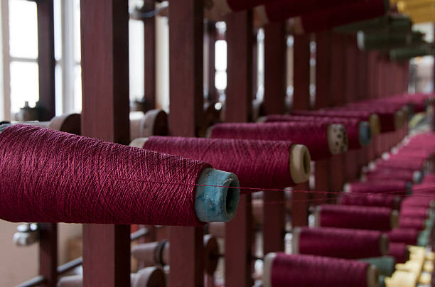 نخ ابریشم ضخیم چهار رشته ای مخصوص دوخت لباس های مجلسی