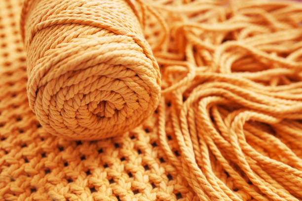 تصویر 2 از نخ مکرومه ضد پرز با سطح صاف و براق مناسب بافت های حرفه