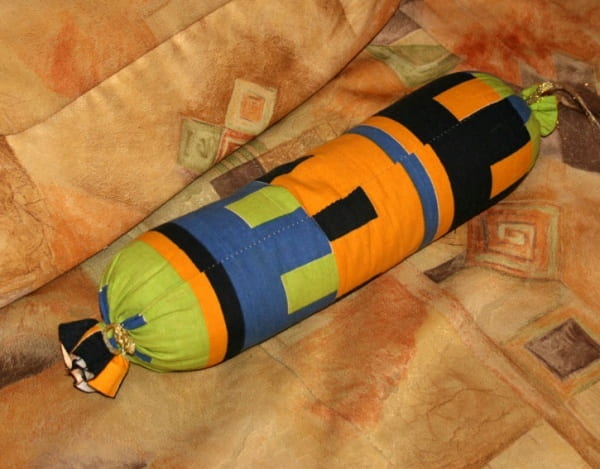 تصویر 1 از بالشت لوله ای با طراحی ارگونومیک برای حفظ سلامت گردن