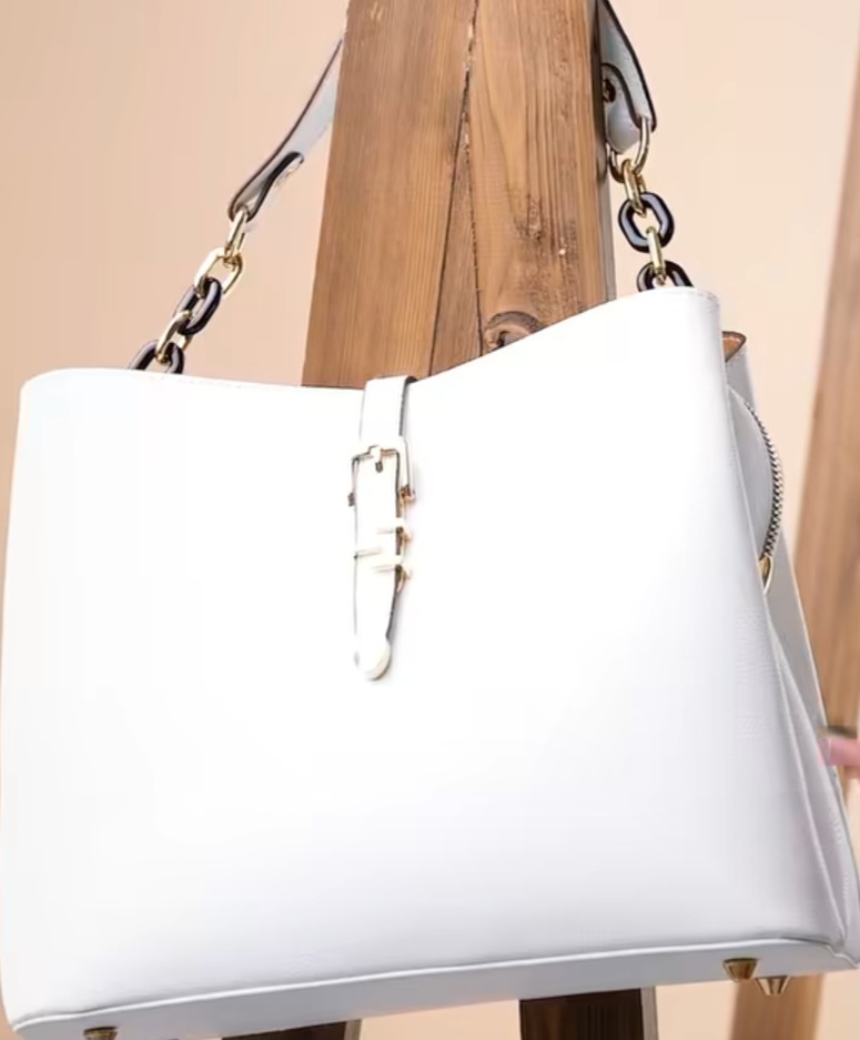 تصویر 1 از کیف دوشی زنانه چرم طبیعی در فروش فوق العاده