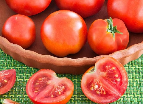 تصویر 3 از گوجه‌ فرنگی ورامین تازه و سالم با کنترل کیفی دقیق در مراحل کاشت