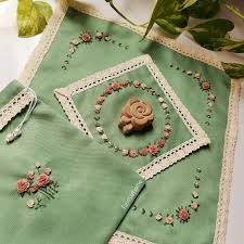 تصویر 4 از جانماز گلدوزی شده با چرخ تولید کارگاهی مناسب جهیزیه