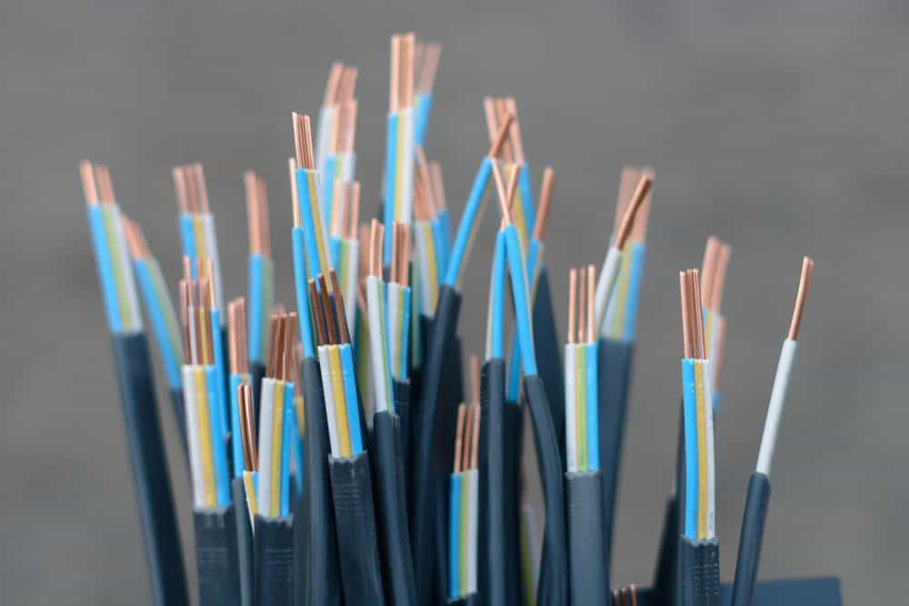 تصویر 3 از سیم برق زیتون با طراحی متعادل و ایمنی مناسب