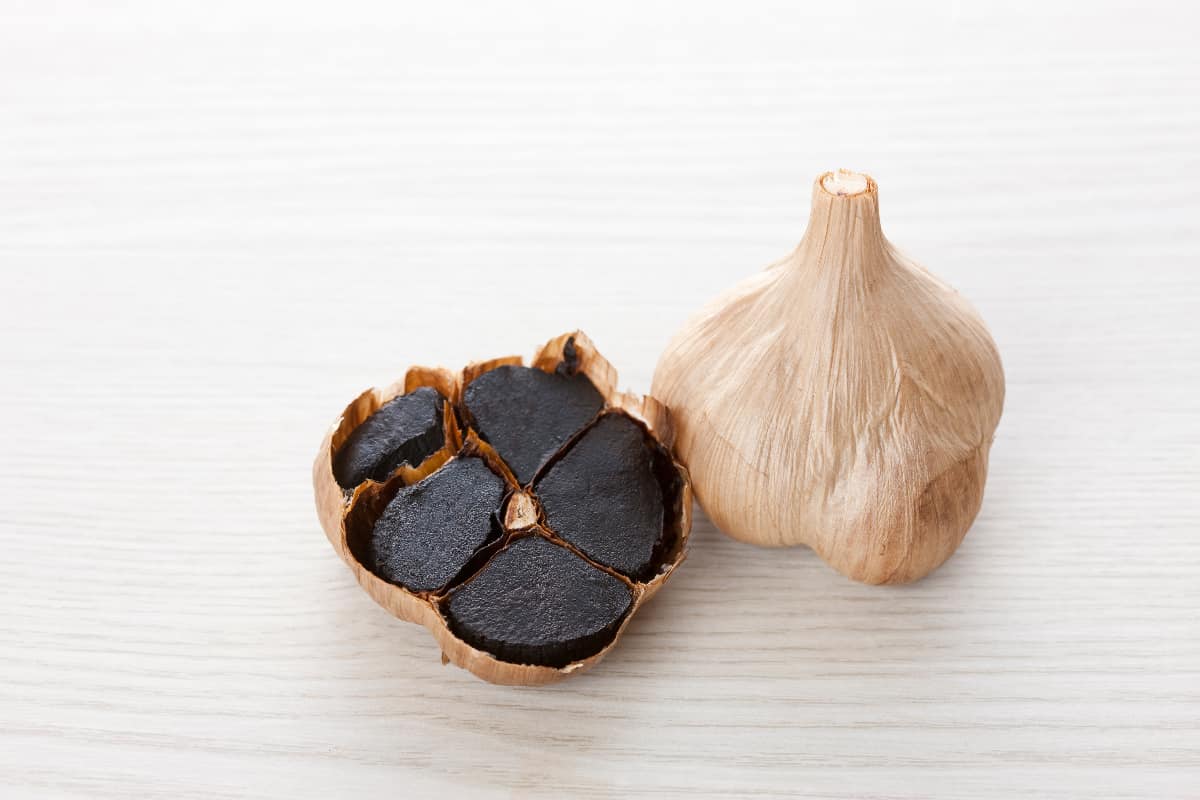 تصویر 3 از سیر سیاه خیر اندیش محصولی منتخب با کیفیت پایدار