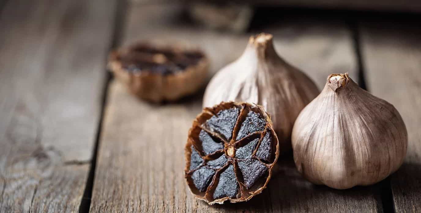 تصویر 2 از سیر سیاه سنتی آماده ترکیب با غذا های خانگی