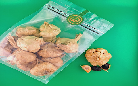 تصویر 3 از سیر سیاه دکتر ضی تهیه شده با روش کنترل دما و رطوبت