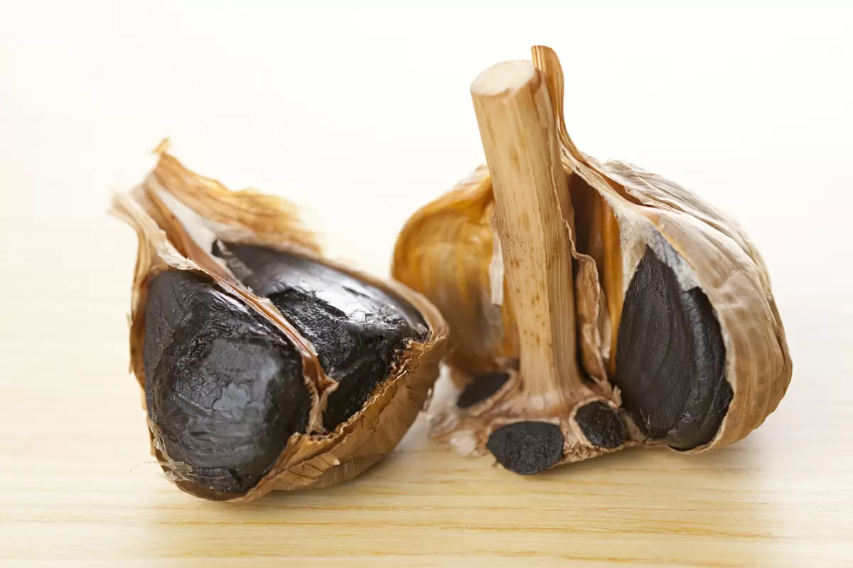 سیر سیاه عمده مناسب استفاده در رستوران ها و آشپزخانه ها