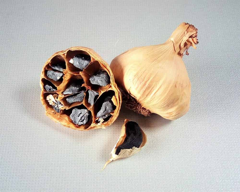 تصویر 3 از سیر سیاه فله با کیفیت یکنواخت و بافت مطمئن