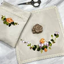 تصویر 2 از جانماز گلدوزی با دست بافت ظریف و دو رنگ