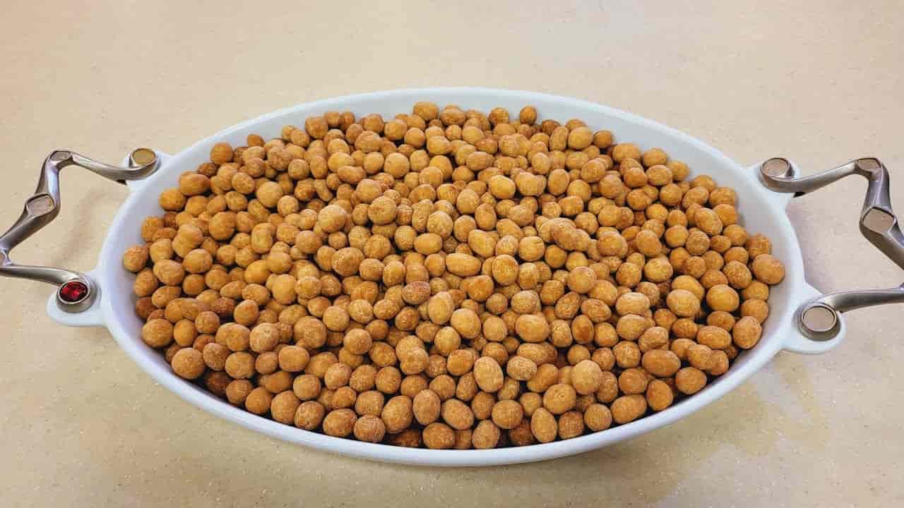 بادام زمینی روکشدار تند مخصوص دورهمی های عصرانه با بافت شکننده