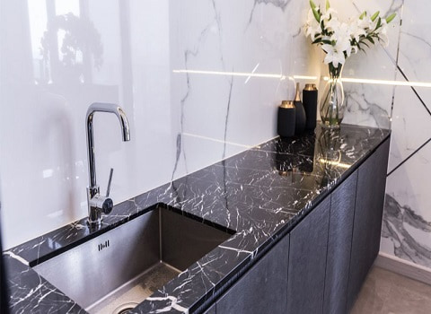 تصویر 2 از سنگ گرانیت مشکی با سطح صیقلی و کیفیت مقاوم