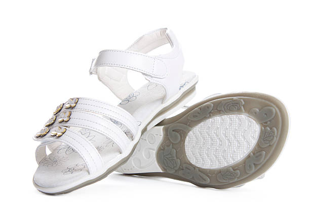 تصویر 2 از صندل دخترانه سفید با زیره فوم مموری برای راحتی تمام روز