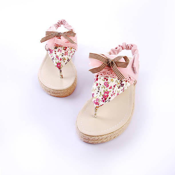 تصویر 5 از صندل دخترانه تابستانی با بند های کراس روی پا و طراحی باز و خنک