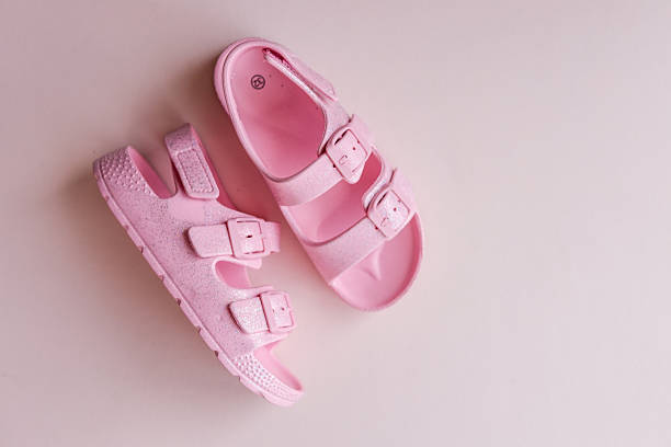 تصویر 3 از صندل دخترانه تابستانی با بند های کراس روی پا و طراحی باز و خنک