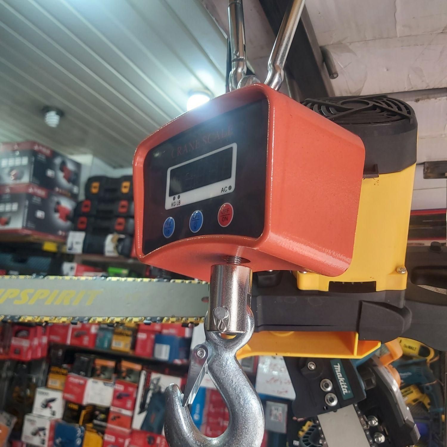 تصویر 3 از باسکول آویز ۵۰۰ کیلویی با سیستم تارا اتوماتیک برای کسر وزن ظرف