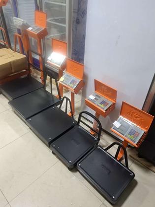 تصویر 4 از باسکول تاشو قابل جمع شدن برای انبار داری و حمل و نقل آسان