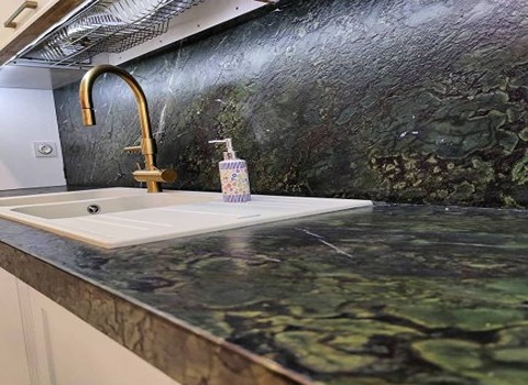 تصویر 4 از سنگ گرانیت جنگلی بیرجند با بافت مقاوم و جلوه خاص