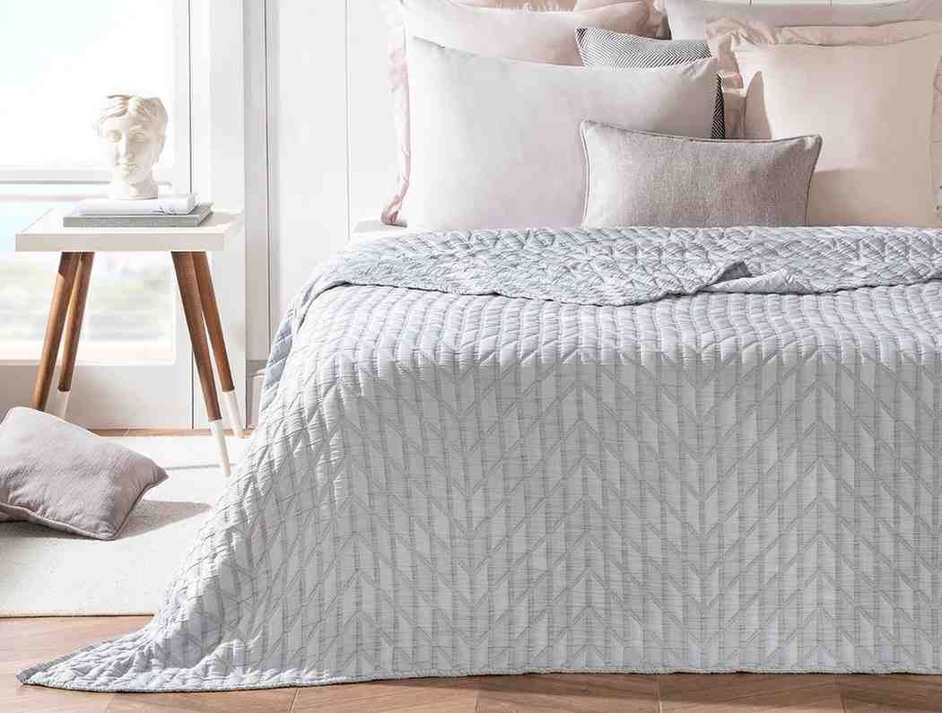 تصویر 4 از روتختی تخت مینیمال صاف و یکدست با طراحی منظم و آرامبخش