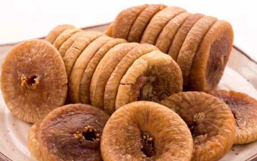 تصویر 1 از انجیر خشک قهوه ای با بافت طبیعی آفتاب دیده