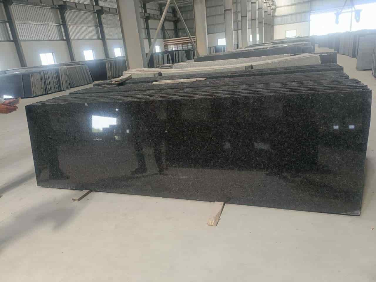 تصویر 4 از سنگ مرمریت مشکی عقیق گزینه‌ ای ایده‌ آل جهت دیواره لابی