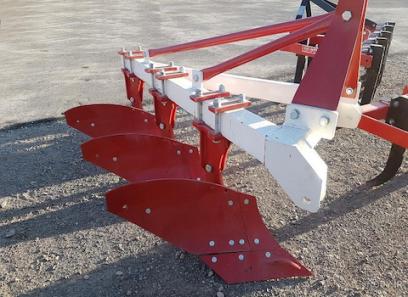 تصویر 1 از گاوآهن برگردان سیستم جابجایی خاک با عملکرد دقیق و قدرت بالا