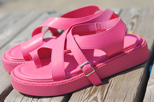 صندل دخترانه اسپرت با کفی طبی و ژله ای برای محافظت از پا