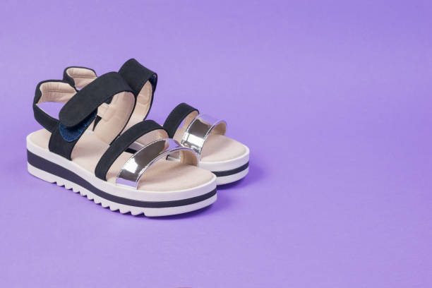 تصویر 3 از صندل دخترانه اسپرت با کفی طبی و ژله ای برای محافظت از پا