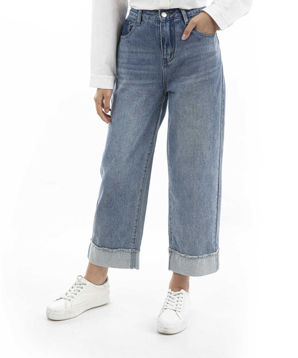 شلوار جین وست با طراحی ساده و مناسب استایل روزمره