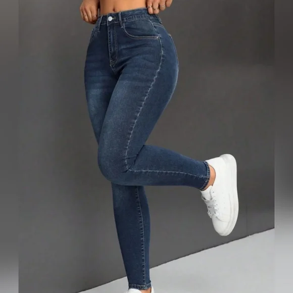 تصویر 3 از شلوار جین دخترانه مناسب ترکیب با تی شرت و مانتو