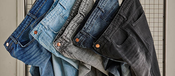 تصویر 2 از شلوار جین دو رنگ مناسب استفاده روزمره و استایل کژوال