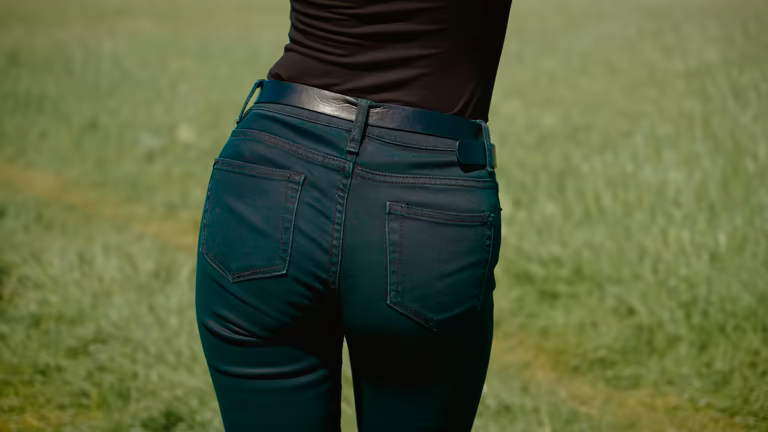 تصویر 2 از شلوار جین ذغالی زنانه مناسب استایل های مینیمال و ساده