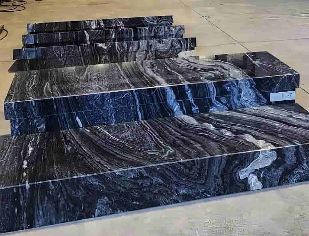 تصویر 1 از سنگ چینی تیره الگوی شب‌گون سنگاره‌ای