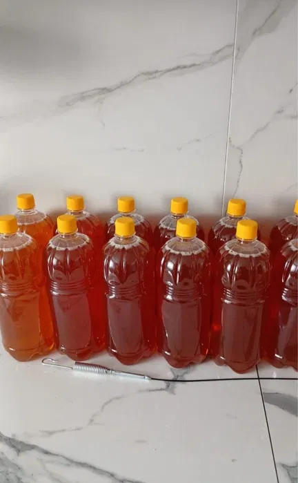 تصویر 4 از سرکه انگور طبیعی و سنتی تهیه‌ شده از انگور تازه با طعم اصیل