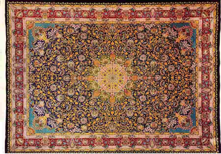 تصویر 2 از فرش ابریشمی ماشینی اصفهان دارای بافت درخشان