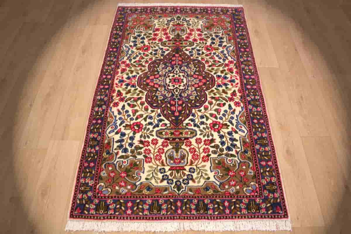 تصویر 3 از فرش ابریشمی ماشینی طرح افشان با جلوه ظریف